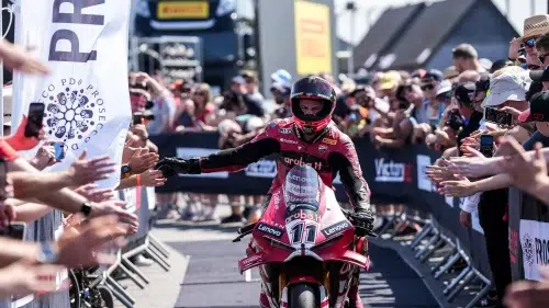 SBK | Gp Donington Park Superpole Race: Lecuona scivola al secondo giro e vince Bulega. Ottimo Montella che partirà secondo in Gara 2