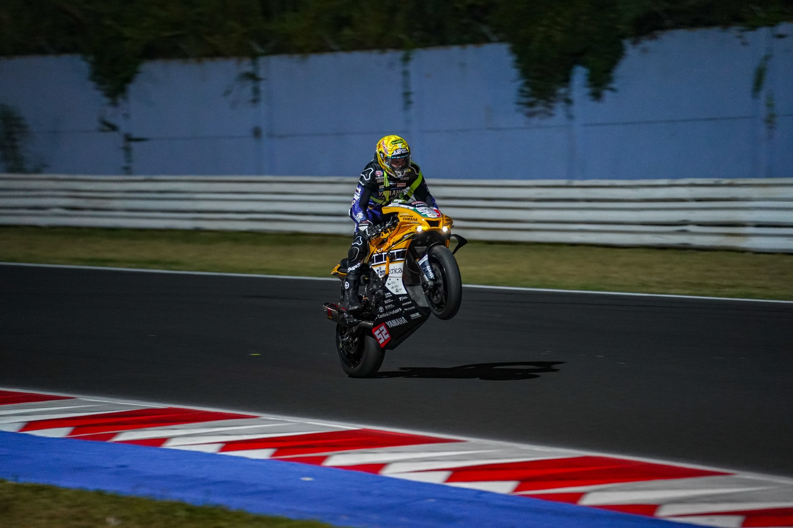 CIV | Gp Misano Race 1: Racing Night a Delbianco, con Rinaldi e Tulovic sul podio della Superbike. La wild card Farioli vince la Supersport CIV | Gp Misano Race 1: Racing Night a Delbianco, con Rinaldi e Tulovic sul podio della Superbike. La wild card Farioli vince la Supersport