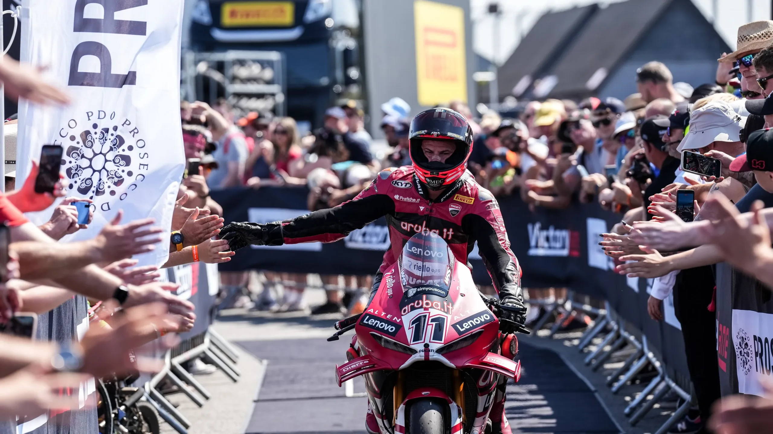 SBK | Gp Donington Park Superpole: miglior tempo di Bulega che precede Lecuona e Montella