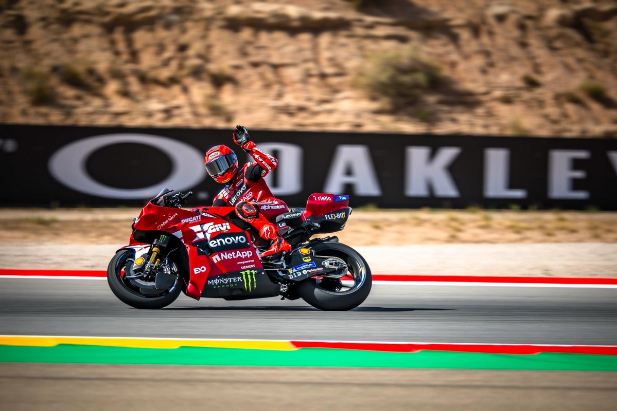 MotoGP | Gp Aragon Sprint Race: domina Marquez, Bezzecchi è terzo