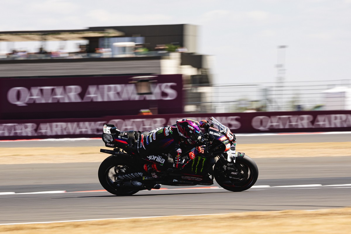 MotoGP | Gp Silverstone Sprint Race: domina Martin, tripletta Aprilia con Ogura e Bezzecchi