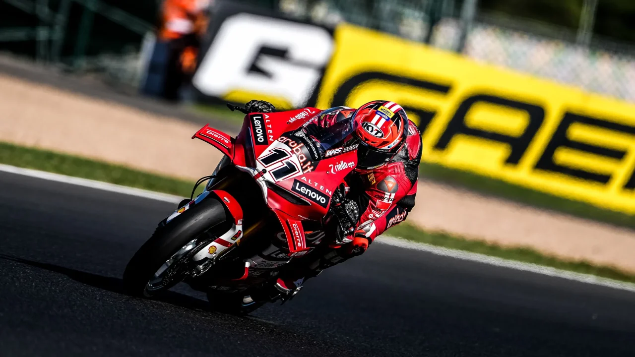 SBK | Gp Magny-Cours FP: domina Bulega nelle prove libere seguito da Sam Lowes e il compagno Lecuona